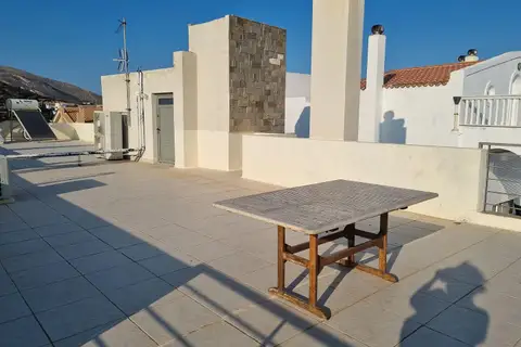 detached house with 2independent floor apartments and a studio