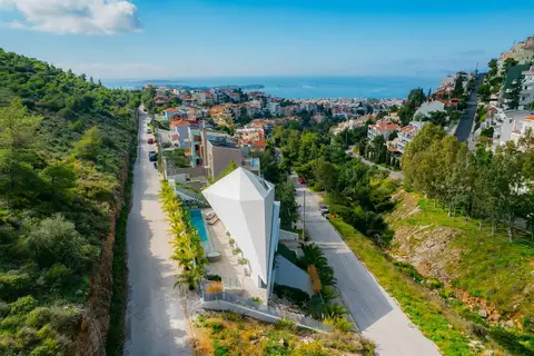 UNIQUE ARCHITECTURE DETACHED HOUSE