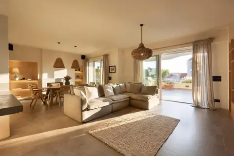 RENOVATED APARTMENT IN VOULA