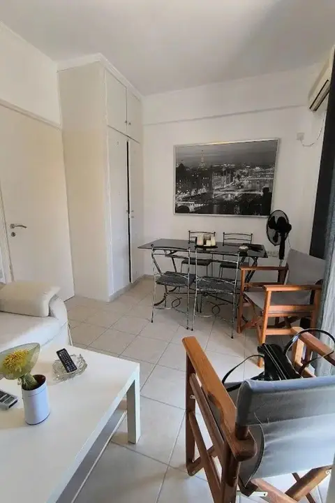 APARTMENT IN THE CENTER OF SARONIDA