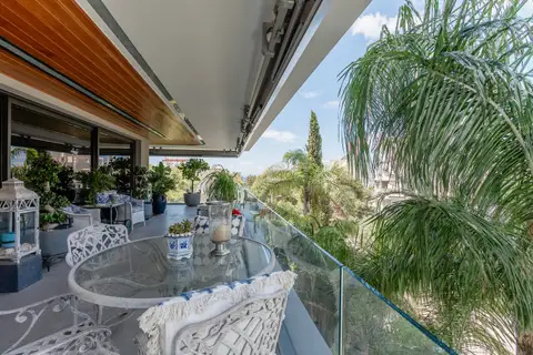 APARTMENT IN THE CENTER OF VOULA