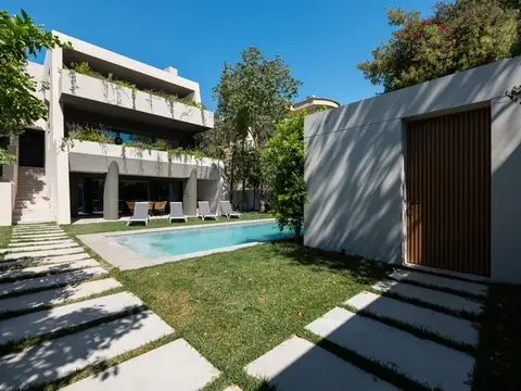 Μονοκατοικία 440 τ.μ. με πισίνα στη Βουλιαγμένη